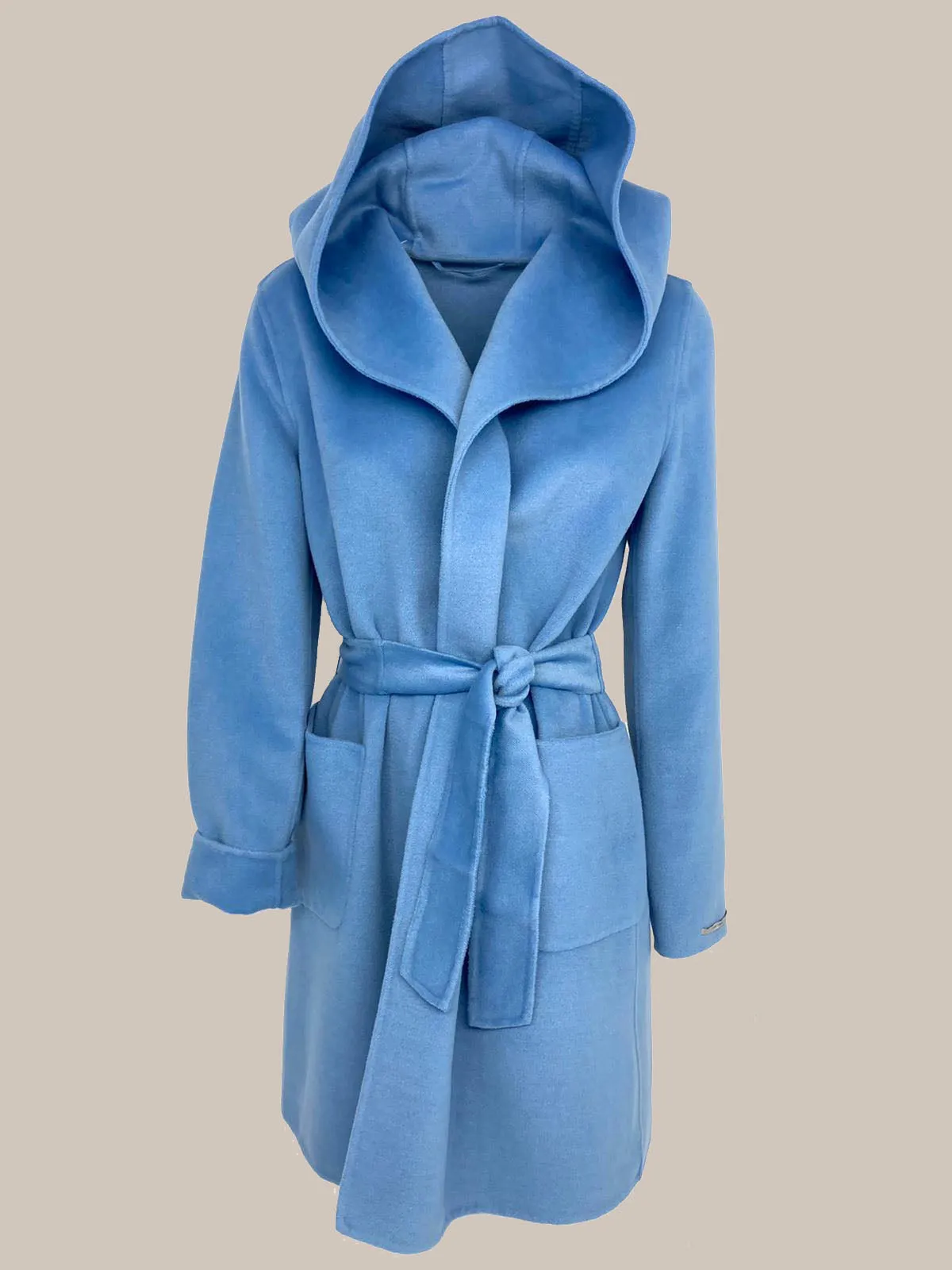 CAPPOTTO LUNGO AZZURRO CON CAPPUCCIO E CINTURA