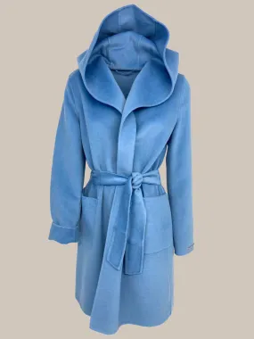 CAPPOTTO LUNGO AZZURRO CON CAPPUCCIO E CINTURA