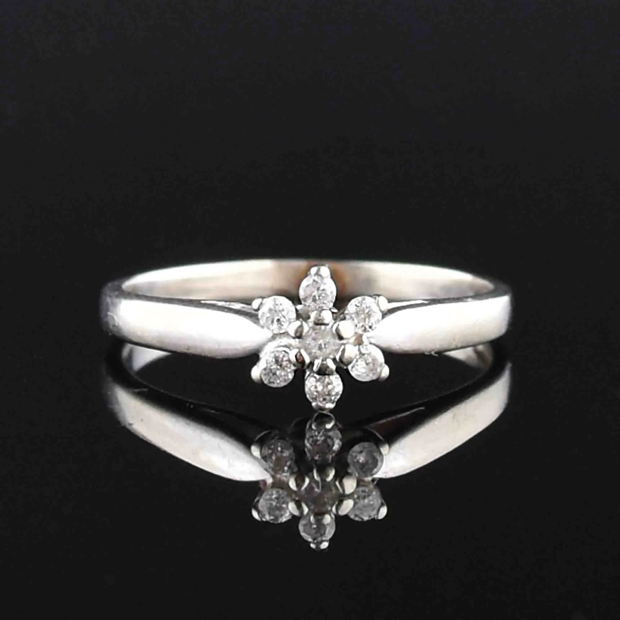 Vintage 10K White Gold Diamond Cluster Ring