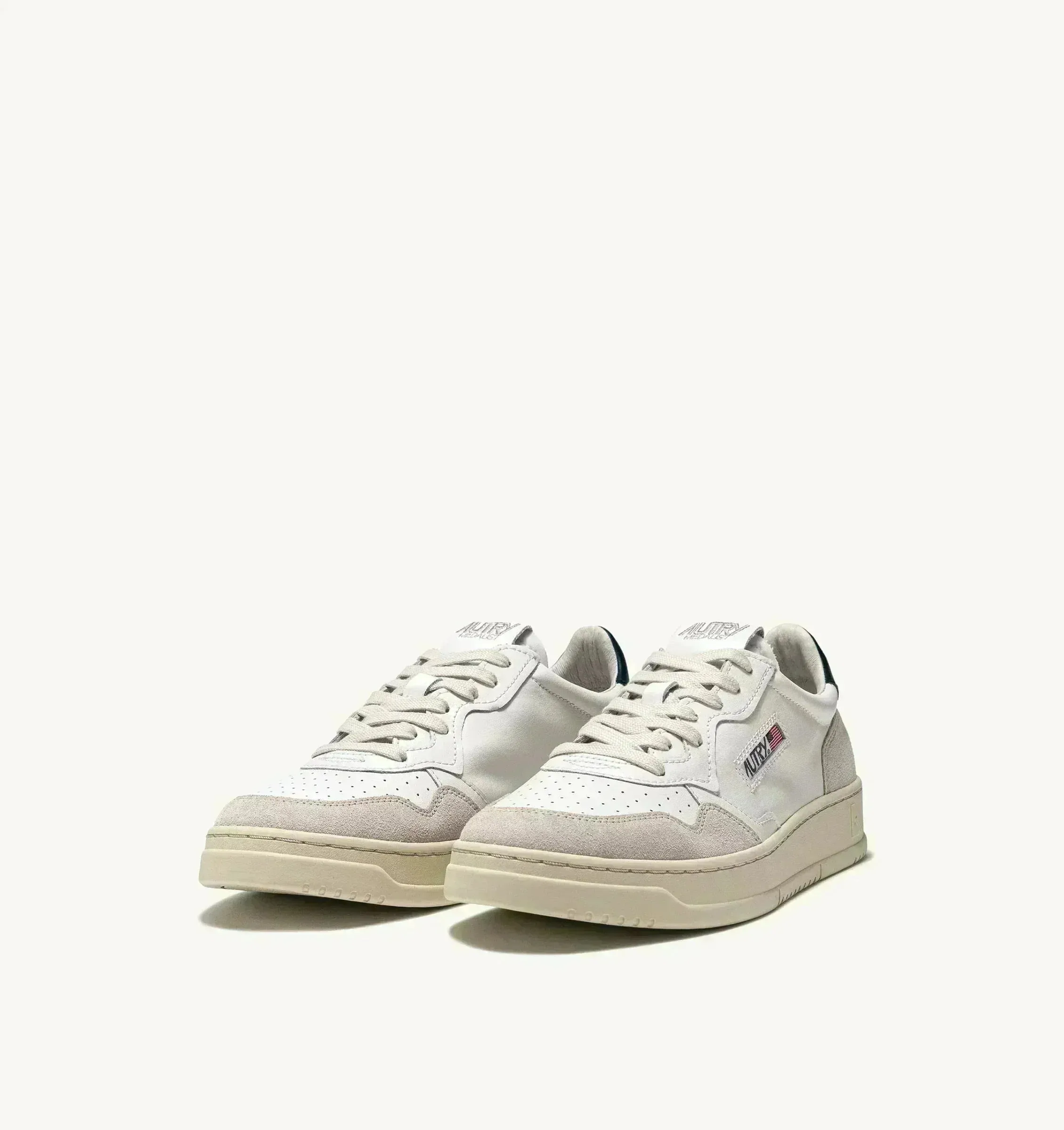 W Medalist Low Sneakers