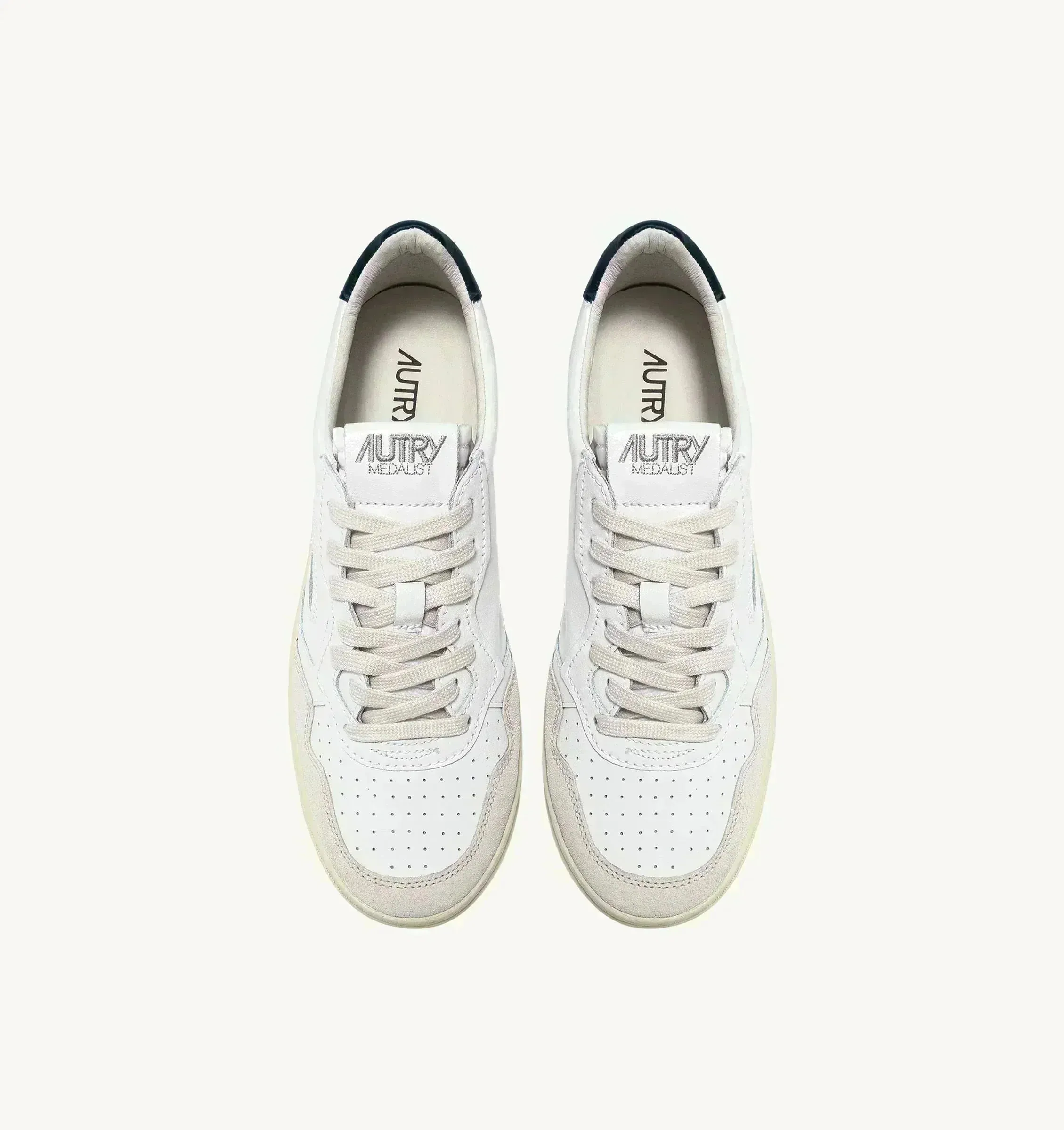 W Medalist Low Sneakers